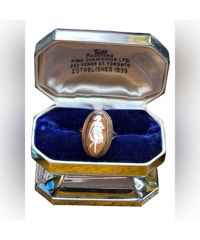 Lovely antique 14k gold carved shell oval cameo Ring