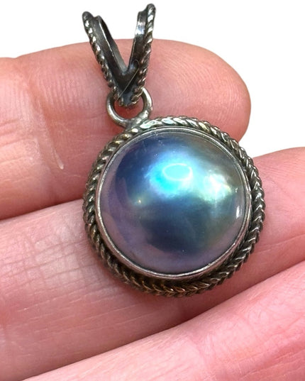 Stunning sterling silver blue Pearl Pendant 925
