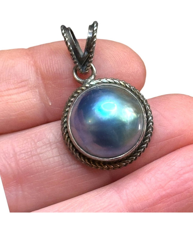 Stunning sterling silver blue Pearl Pendant 925