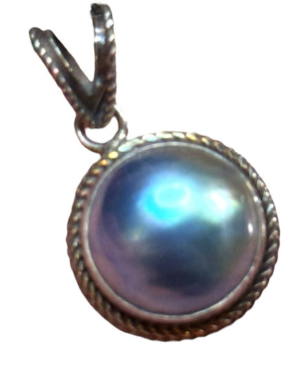 Stunning sterling silver blue Pearl Pendant 925