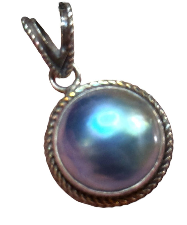 Stunning sterling silver blue Pearl Pendant 925
