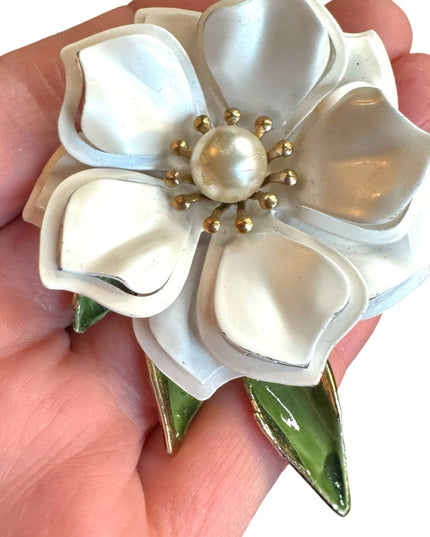 Vintage 1960s Metal enameled white  flower brooch