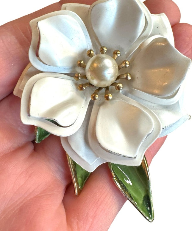 Vintage 1960s Metal enameled white  flower brooch