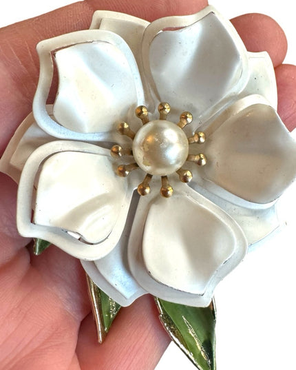 Vintage 1960s Metal enameled white  flower brooch