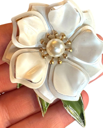 Vintage 1960s Metal enameled white  flower brooch