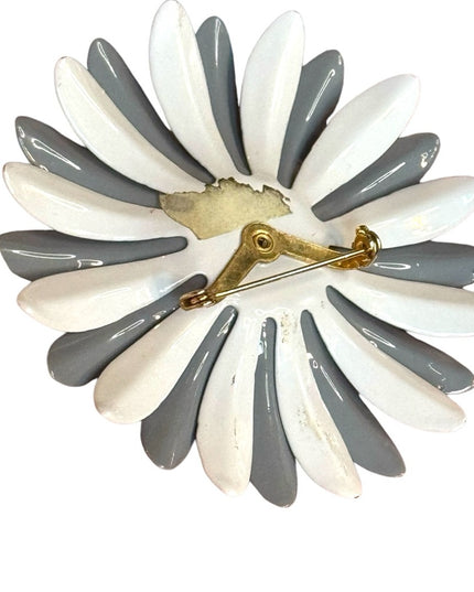 Vintage 1970s Gray and White Metal Large Daisy Brooch