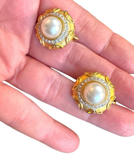 Vintage Gold textured design Pearl crystal rhinestone round Clip On Earrings