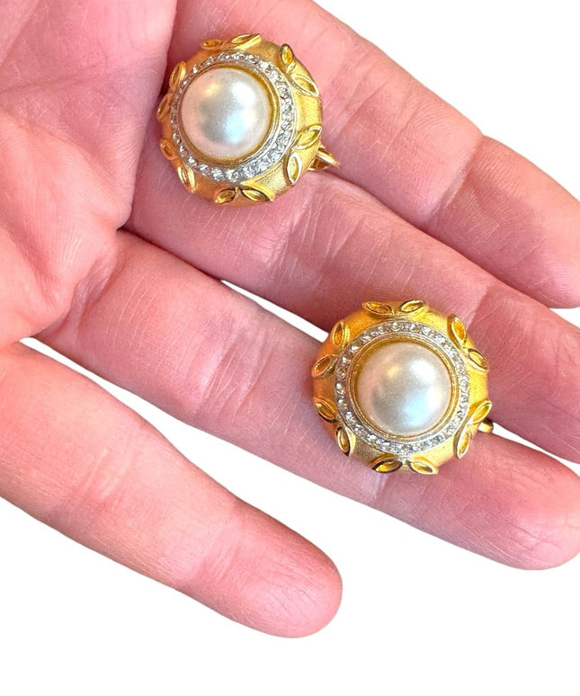 Vintage Gold textured design Pearl crystal rhinestone round Clip On Earrings