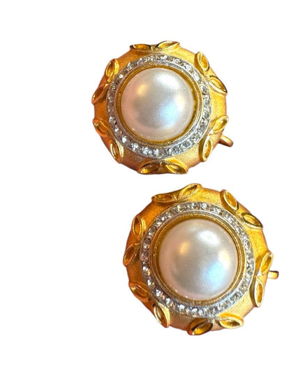 Vintage Gold textured design Pearl crystal rhinestone round Clip On Earrings