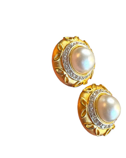 Vintage Gold textured design Pearl crystal rhinestone round Clip On Earrings