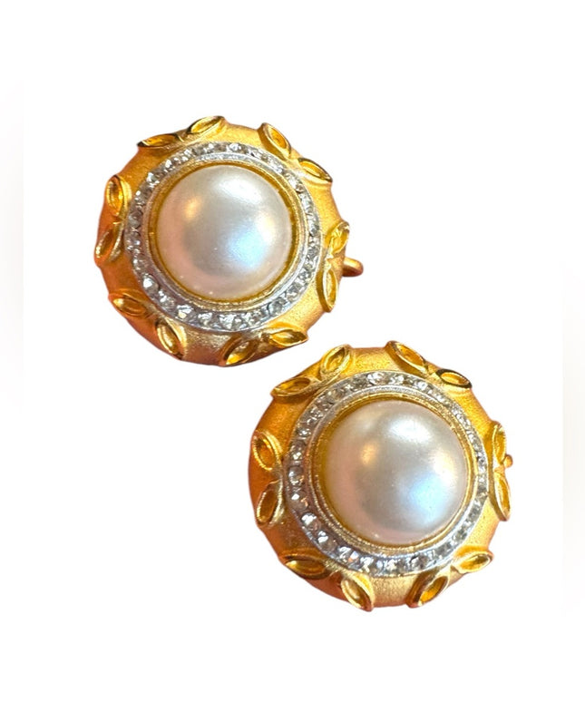 Vintage Gold textured design Pearl crystal rhinestone round Clip On Earrings