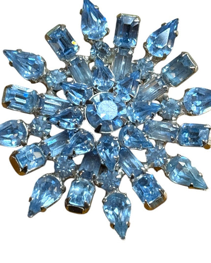 Vintage 1950s Stunning flower starburst BLUE Crystal Brooch