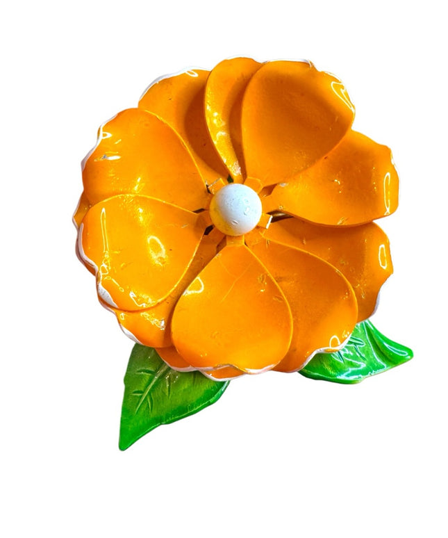 Vintage 1950s So pretty Orange & white metal
Flower Brooch