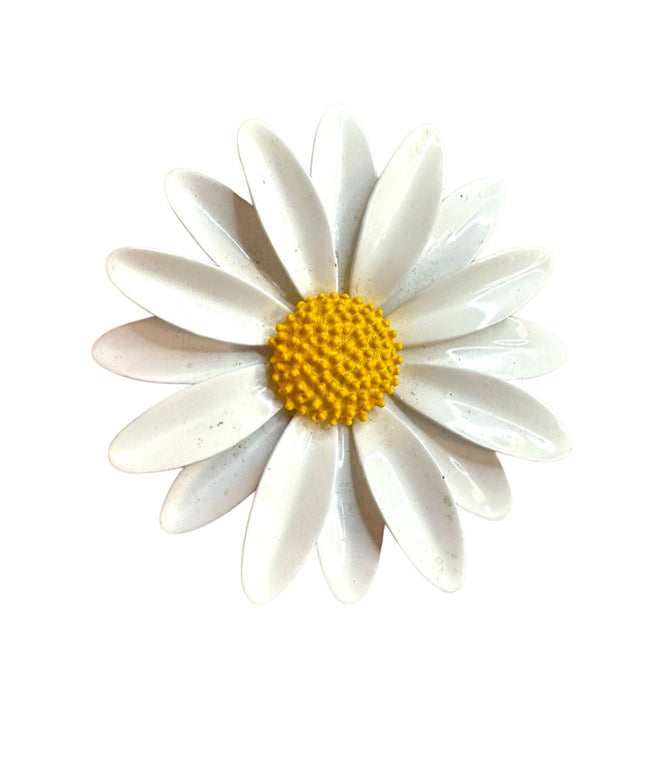 Vintage enameled White & yellow floral flower metal Daisy Brooch