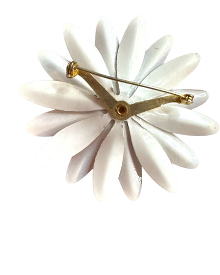 Vintage enameled White & yellow floral flower metal Daisy Brooch