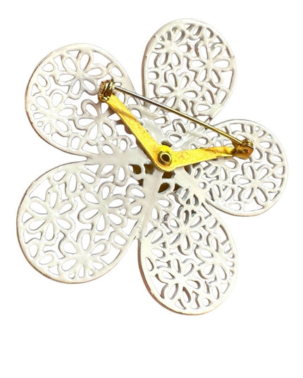 Charming vintage metal White and Gold Flower Brooch