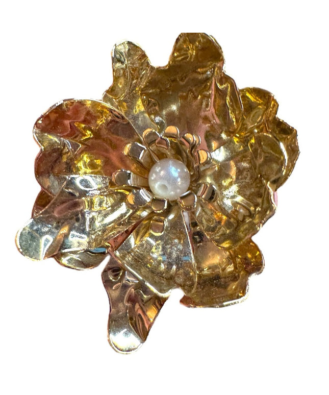 Gold metal vintage Floral  flower Pearl accent Brooch