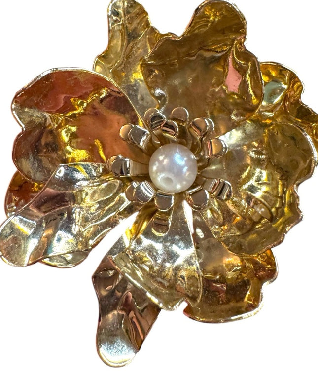 Gold metal vintage Floral  flower Pearl accent Brooch