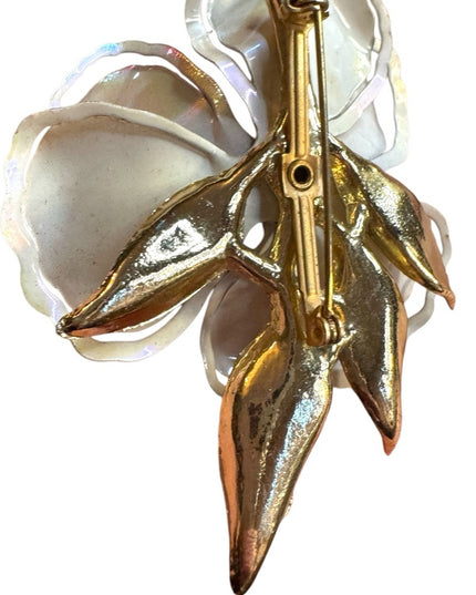Elegant metal vintage 1960s  Pearlescent  enameled Flower Brooch