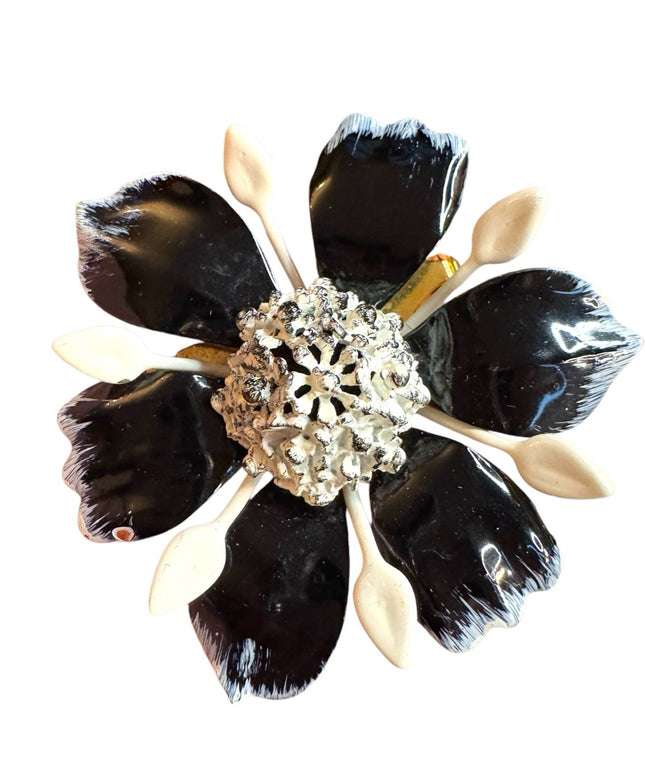Elegant vintage 1970s Black & white Floral flower Brooch