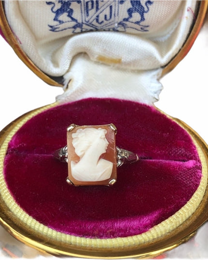Vintage 10k Gold Carved cameo ring