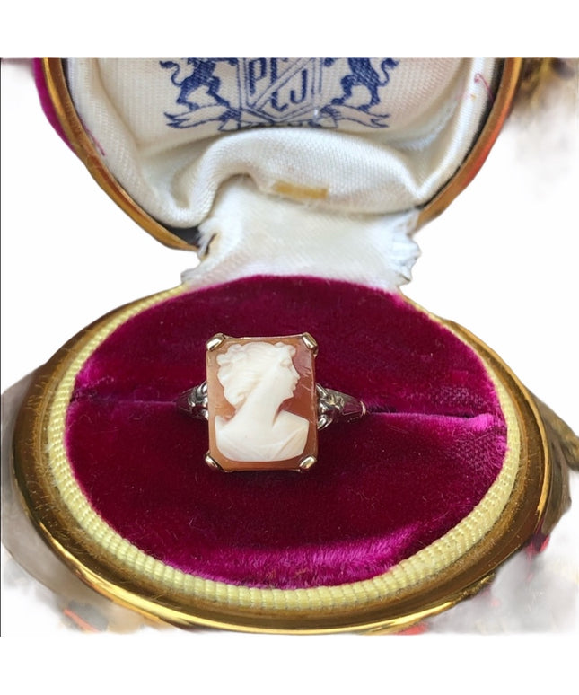 Vintage 10k Gold Carved cameo ring