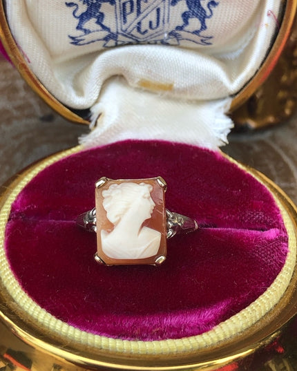 Vintage 10k Gold Carved cameo ring
