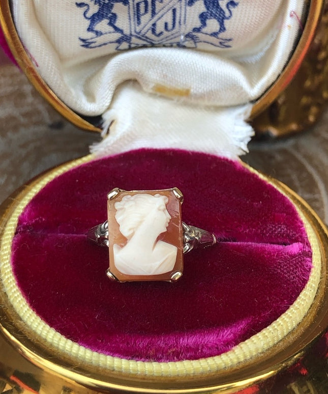 Vintage 10k Gold Carved cameo ring