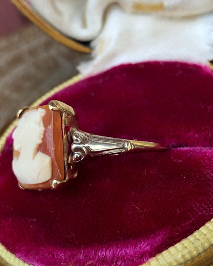 Vintage 10k Gold Carved cameo ring