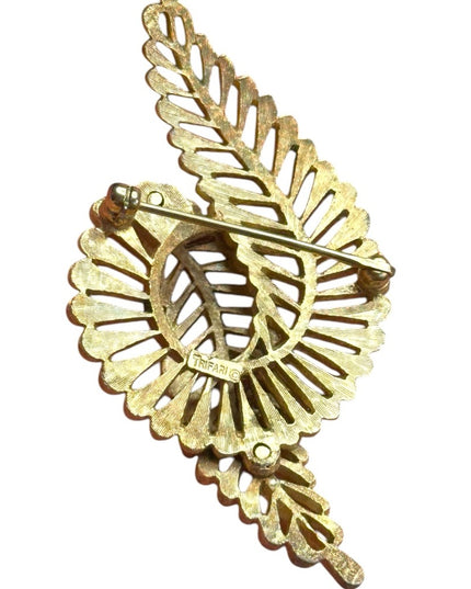 Elegant Vintage Trifari  Brushed Gold finish feather Leaf brooch