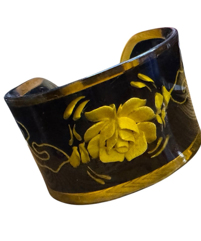 c1950's Reverse Carved Intaglio Cuff Bangle Cream Black, Mid-Century Jewellery