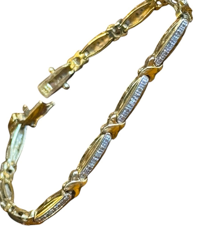 Elegant Gold plt Sterling silver 925  Bracelet w tiny Diamond Accents