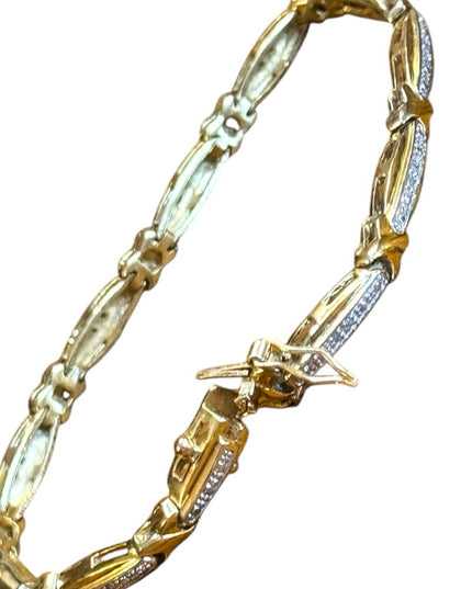 Elegant Gold plt Sterling silver 925  Bracelet w tiny Diamond Accents