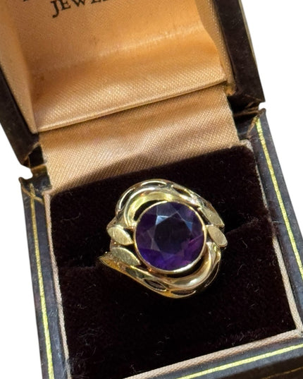 Elegant Vintage 14k Gold  Purple amethyst fancy Gemstone Ring
