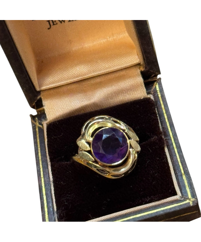 Elegant Vintage 14k Gold  Purple amethyst fancy Gemstone Ring
