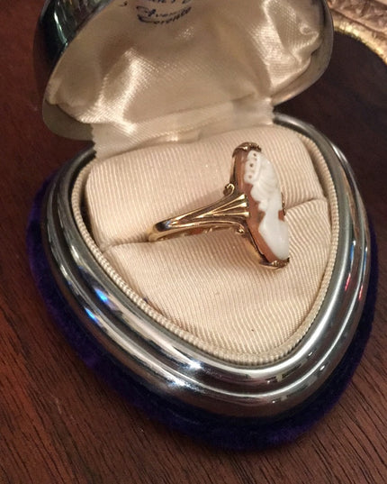 Antique Victorian 14k gold Carved  Shell cameo ring