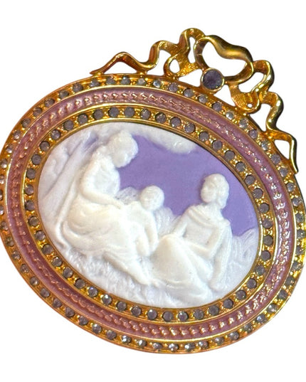 Lovely Joan Rivers  Purple resin  & cryetal Gold Roman scene Cameo Brooch LG