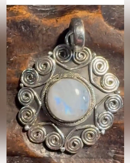 Elegant sterling Silver 925 Moonstone scrollwork Pendant