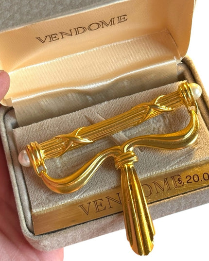 Vendom NWB Gold Brooch with Pearl Accents Magestic 1980s Vintage