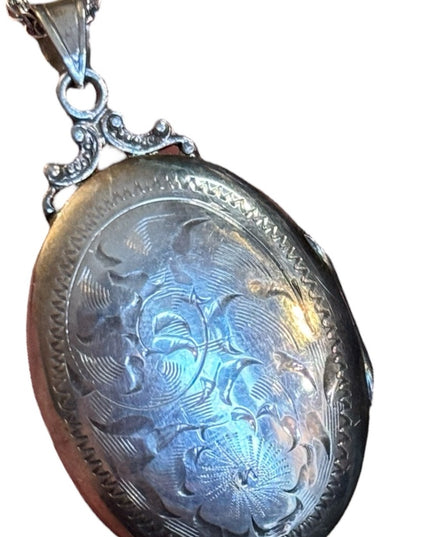 Vintage sterling  Silver 925 Victorian styled etched floral Locket Necklace
