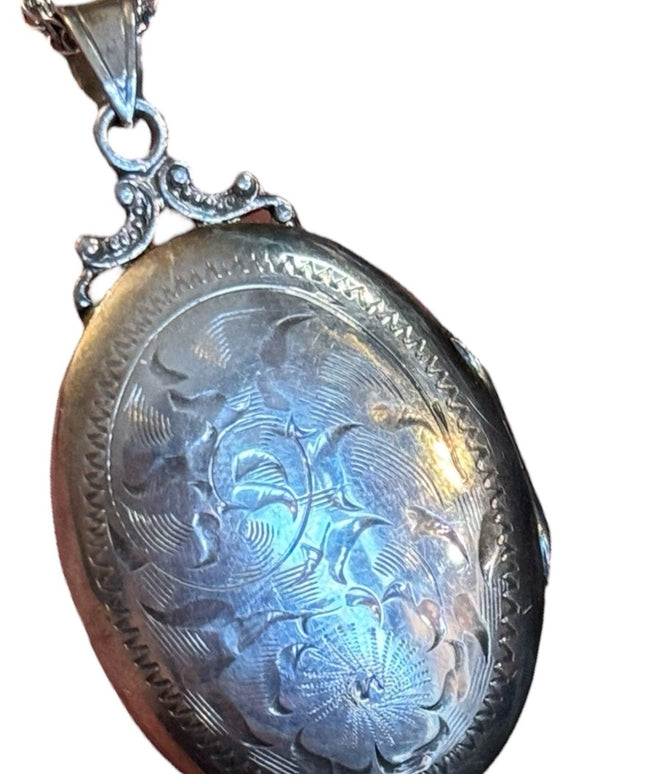 Vintage sterling  Silver 925 Victorian styled etched floral Locket Necklace