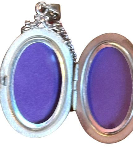 Vintage sterling  Silver 925 Victorian styled etched floral Locket Necklace