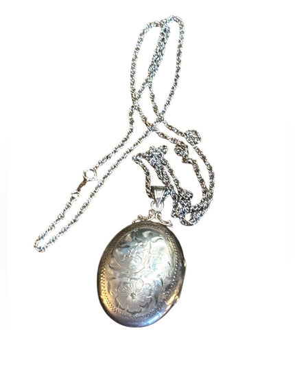 Vintage sterling  Silver 925 Victorian styled etched floral Locket Necklace