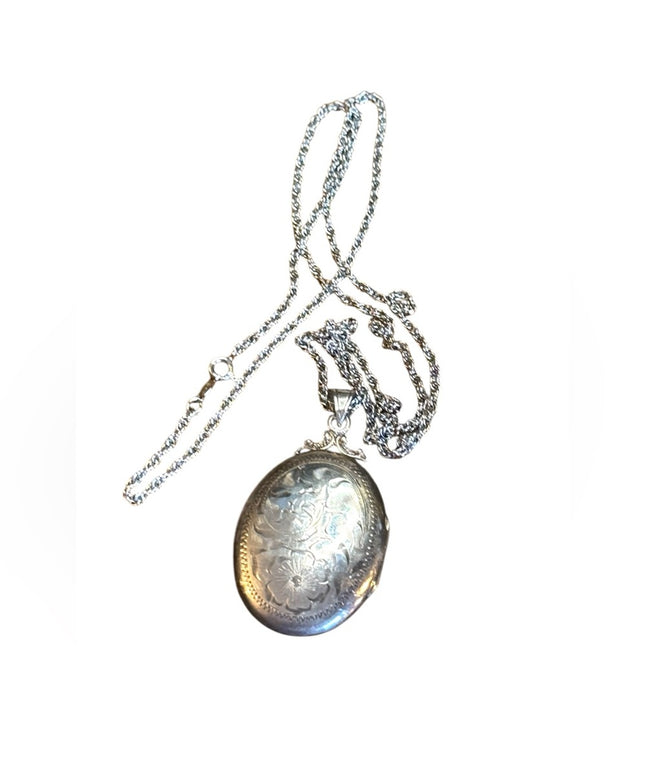 Vintage sterling  Silver 925 Victorian styled etched floral Locket Necklace