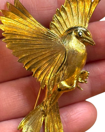 Lovely vintage gold plt Golden Bird brooch
