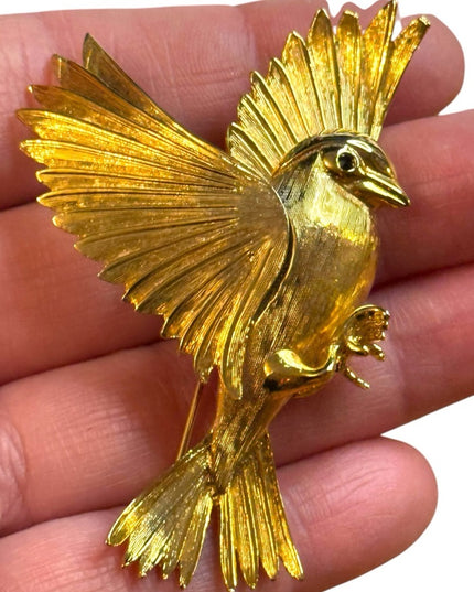 Lovely vintage gold plt Golden Bird brooch