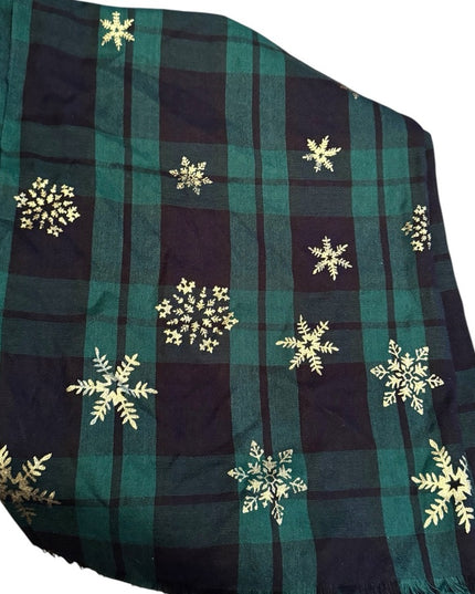 Winter NWT Green Plaid Scarf with metalic Snowflake Snowflake Design