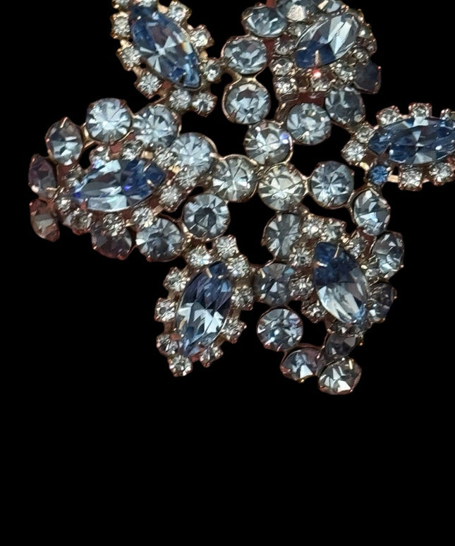 Elegant Vintage 1950s LG 3” Blue Crystal flower Brooch