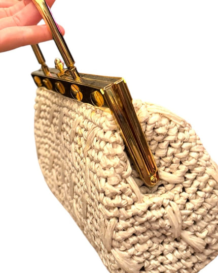 Women's Vintage Woven Straw Handbag with Gold Metal Top Handle Kiss lock 1960s