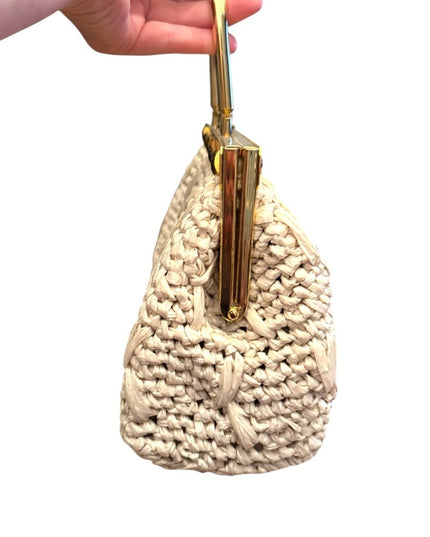 Women's Vintage Woven Straw Handbag with Gold Metal Top Handle Kiss lock 1960s